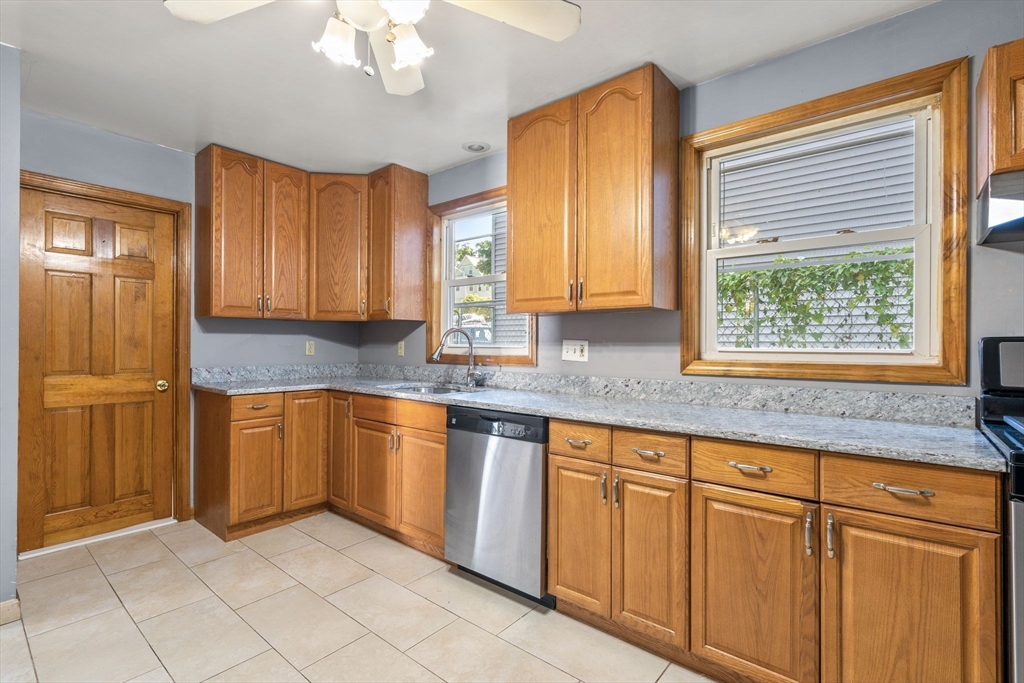 26 Mckinley Road Worcester, MA 01605 - Photo 18 of 36 Gallery Image 18
