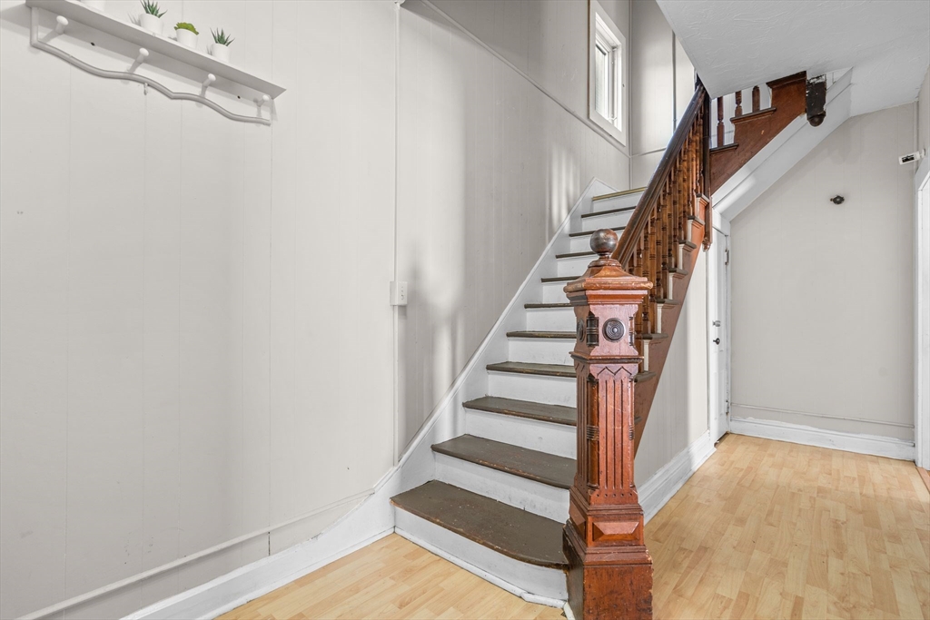 26 Mckinley Road Worcester, MA 01605 - Photo 8 of 36 Gallery Image 8