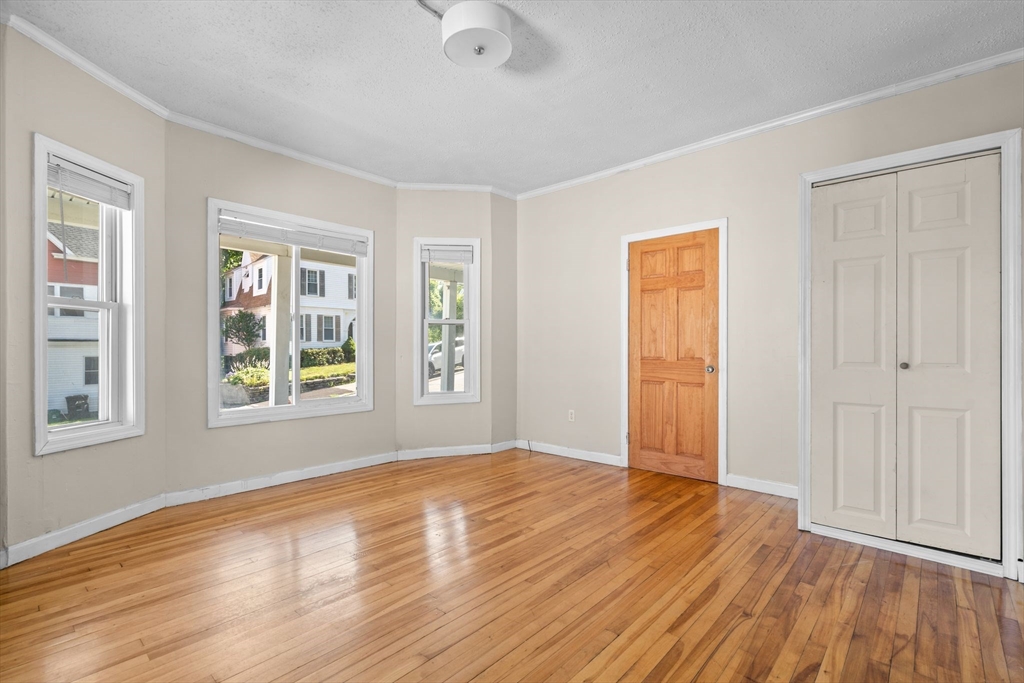 26 Mckinley Road Worcester, MA 01605 - Photo 9 of 36 Gallery Image 9