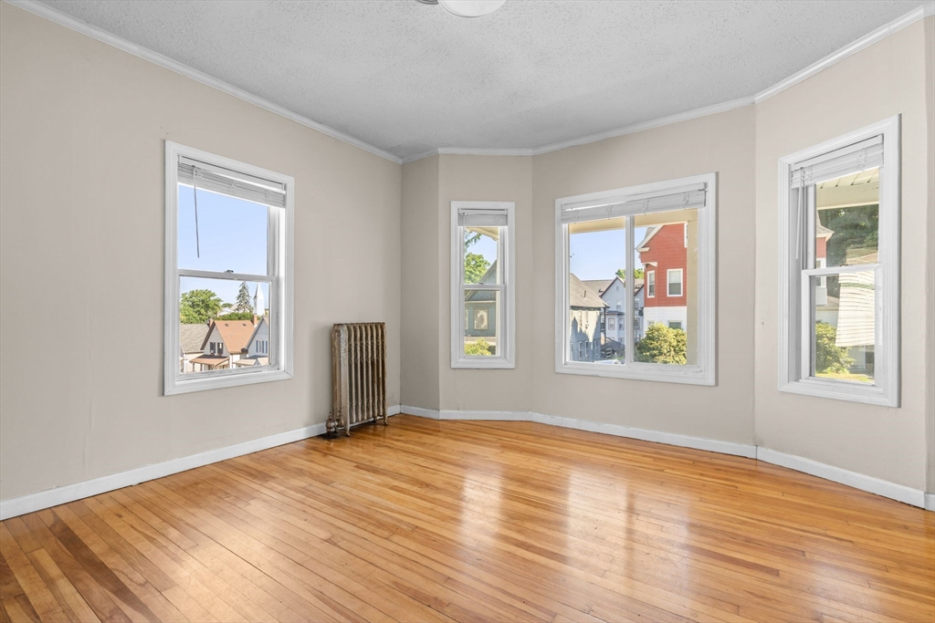 26 Mckinley Road Worcester, MA 01605 - Photo 10 of 36 Gallery Image 10