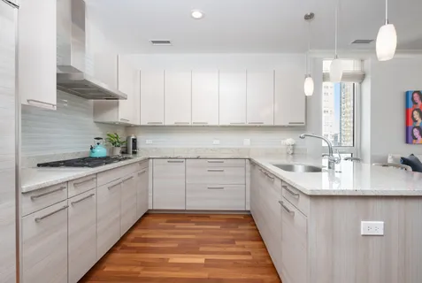 $1,725,000 | 10 East Delaware Place, Unit 25B, Chicago, IL 60611