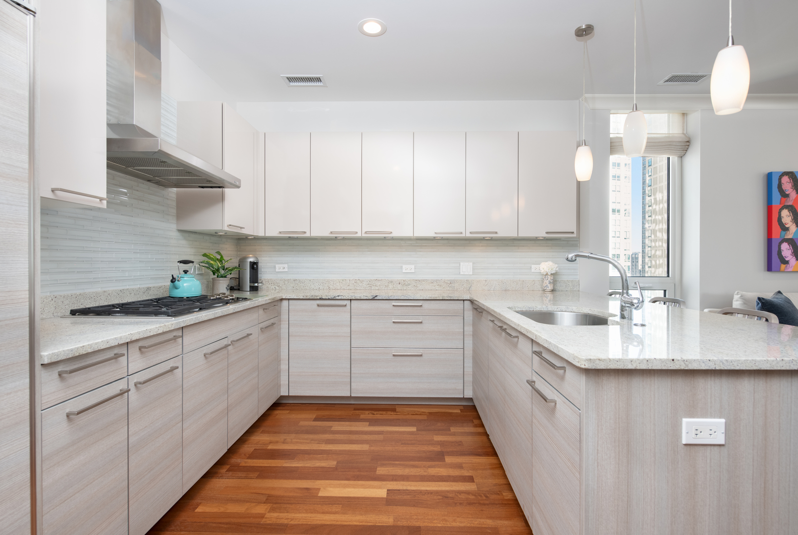 10 East Delaware Place, Unit 25B Chicago, IL 60611 - Photo 8 of 38