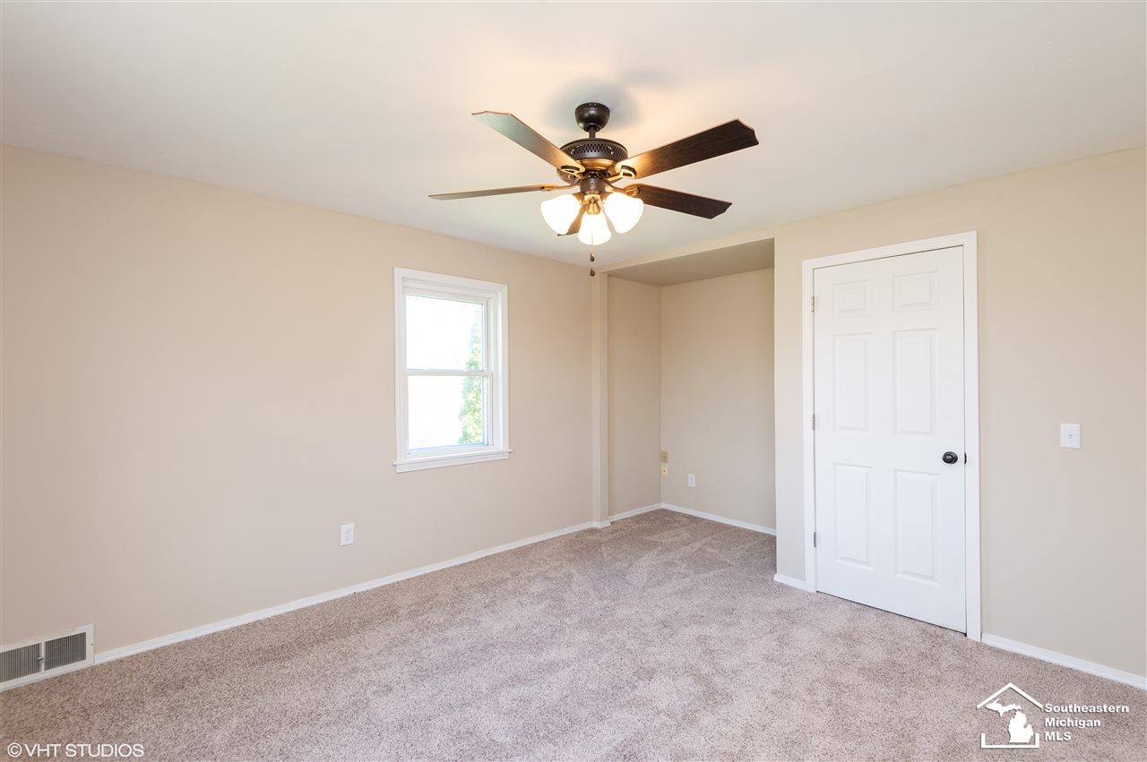3697 Country Club Road Adrian, MI 49221 - Photo 13 of 25 1st bedroom pic2