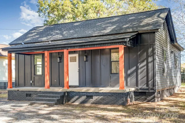 a view of a house with a tub