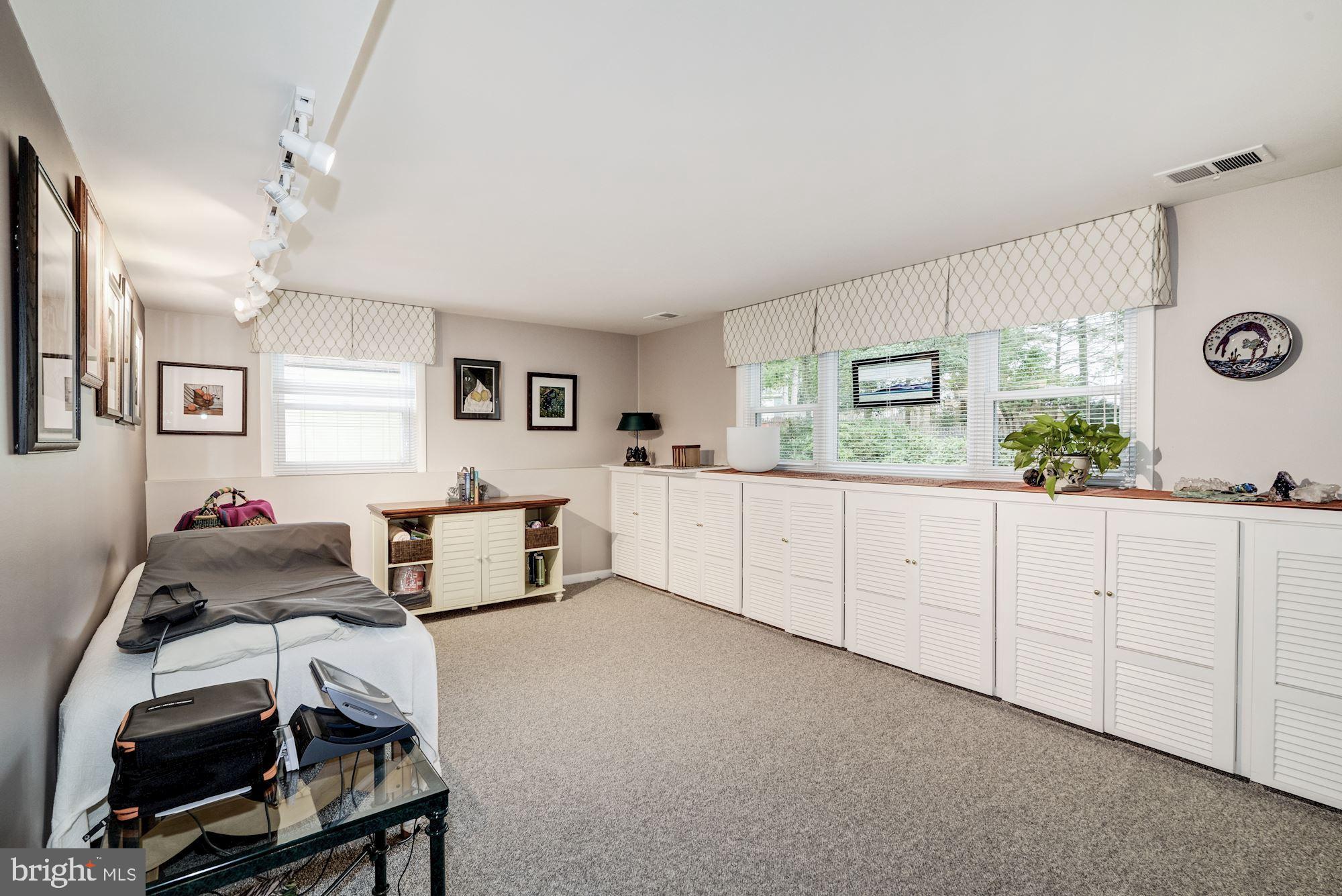 37 Hillside Road Stratford, NJ 08084 - Photo 11 of 37 Family Room