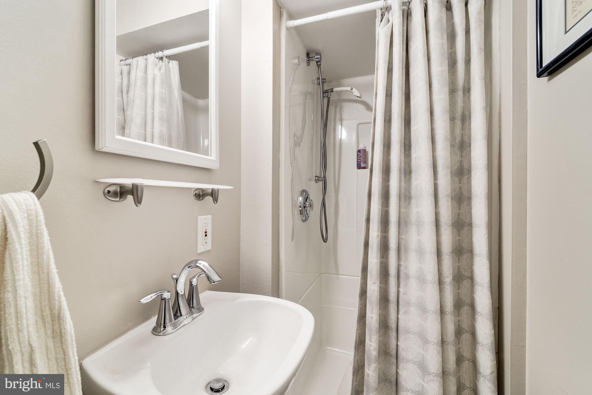 37 Hillside Road Stratford, NJ 08084 - Photo 23 of 37 First floor full bath