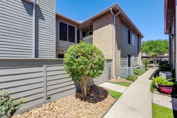 $160,000 | 260 El Dorado Boulevard, Unit 307, Houston, TX 77598