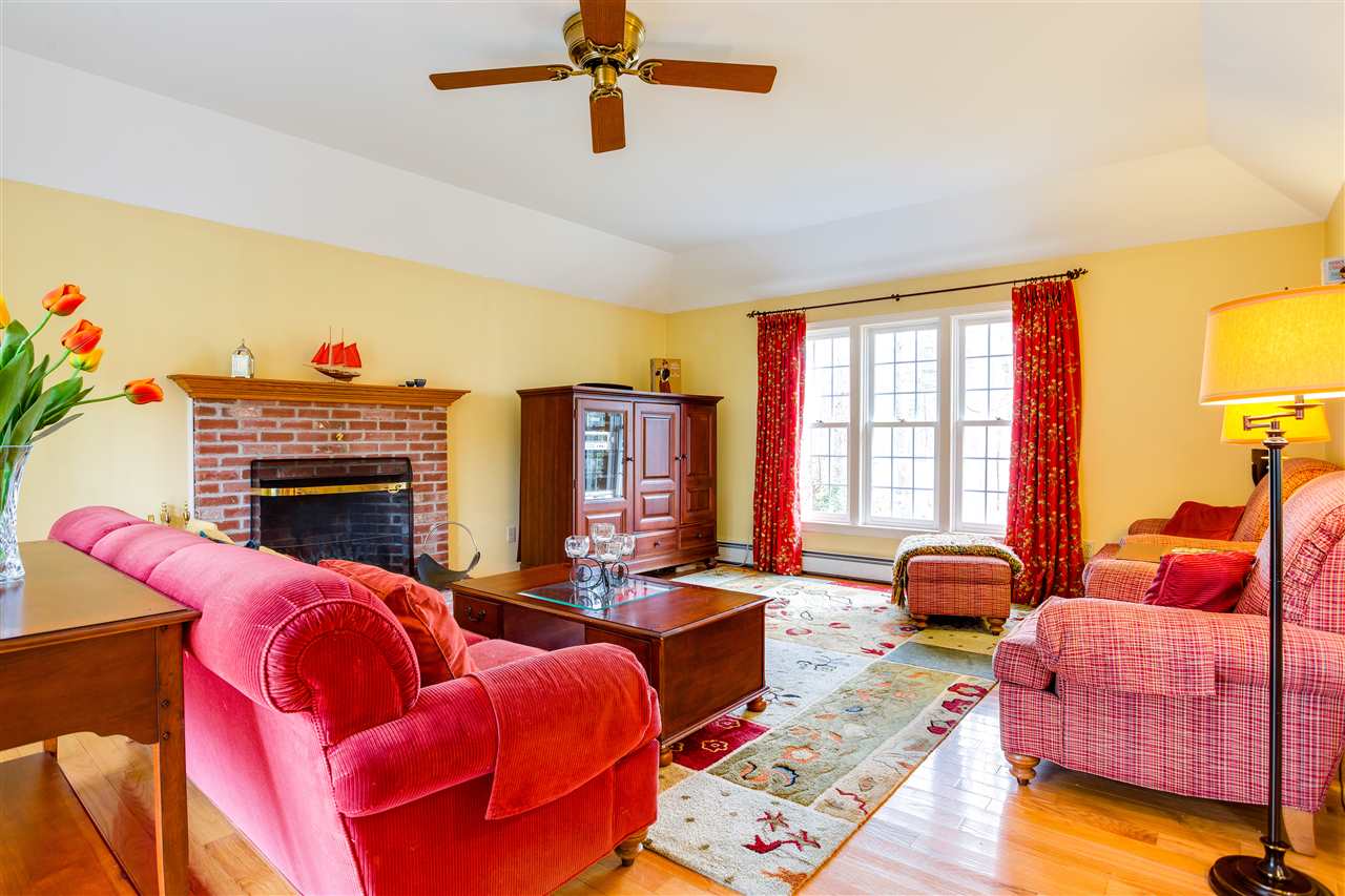 53 Mill Road Derry, NH 03038 - Photo 4 of 40