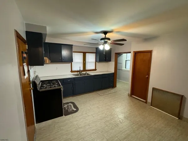 $2,400 | 113 McWhorter Street, Newark, NJ 07105