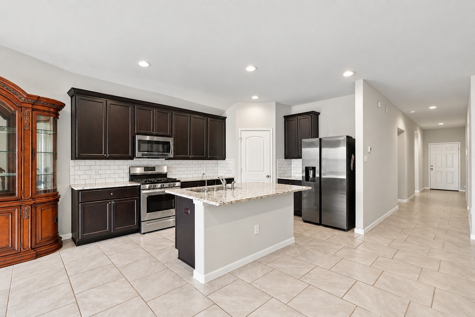 8218 Oakleaf Meadow Court Rosharon, TX 77583 - Photo 4 of 21 Gallery Image 4