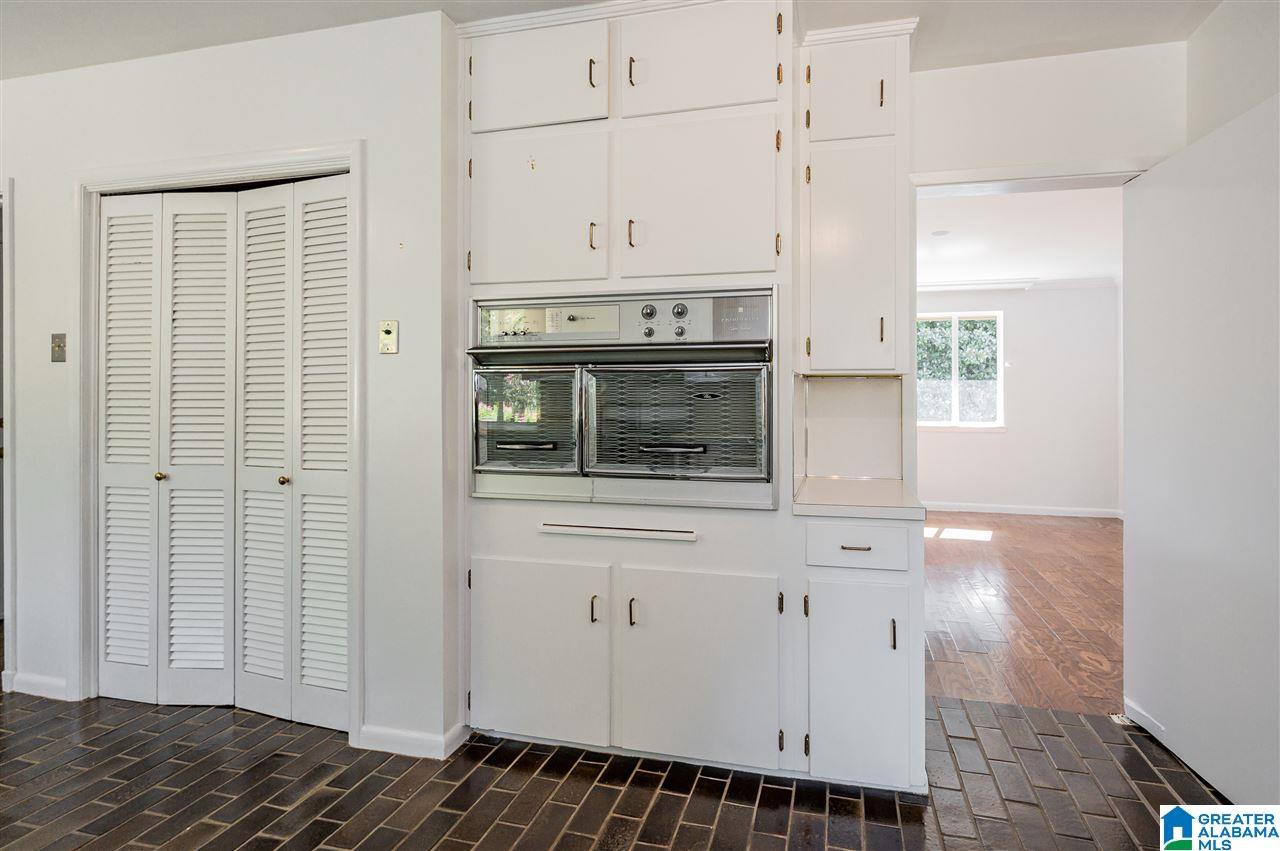 2716 Woodridge Road Birmingham, AL 35223 - Photo 13 of 37