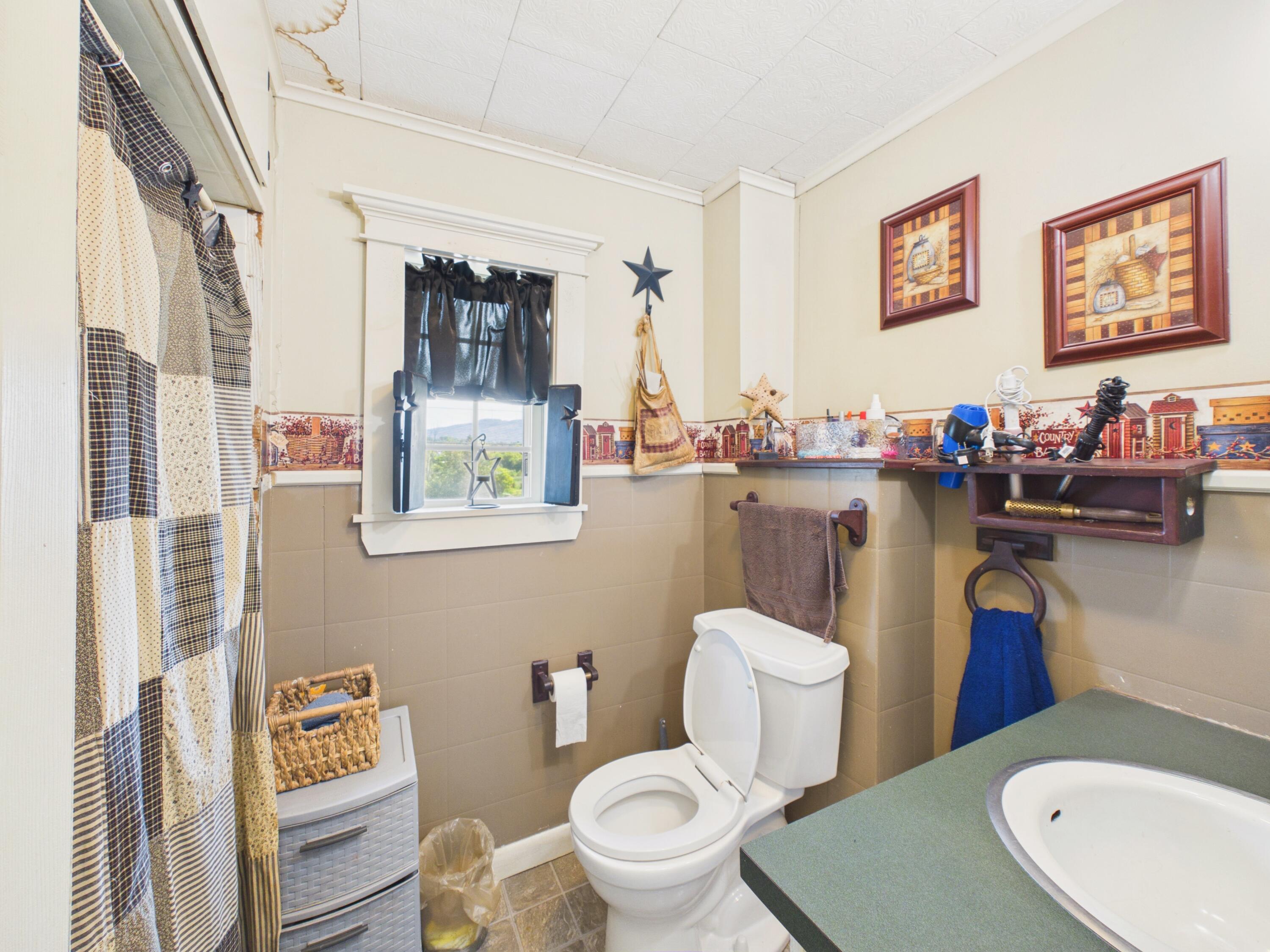 28 Silver Street Mars Hill, ME 04758 - Photo 27 of 36 2nd Floor full Bath