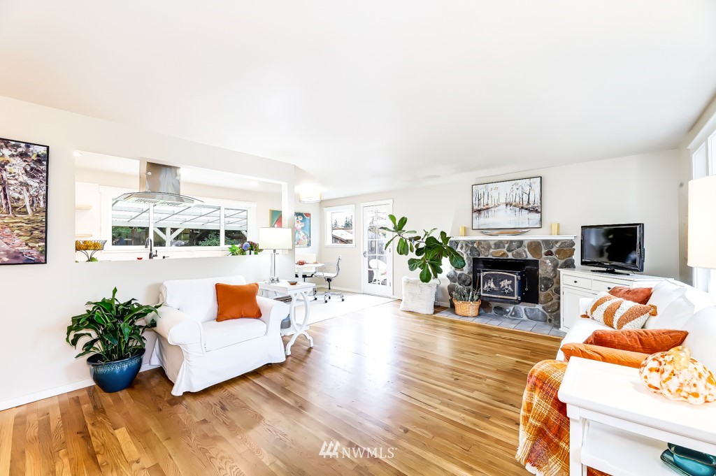 15005 Southeast 113th Street Renton, WA 98059 - Photo 4 of 25 Gallery Image 4