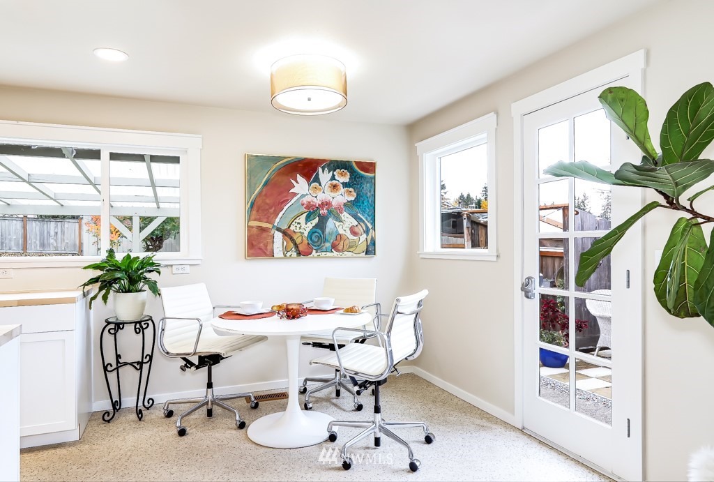 15005 Southeast 113th Street Renton, WA 98059 - Photo 6 of 25 Gallery Image 6