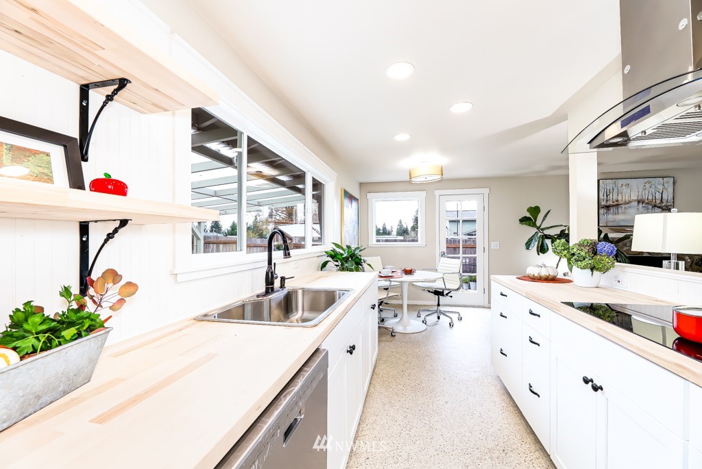 15005 Southeast 113th Street Renton, WA 98059 - Photo 10 of 25 Gallery Image 10