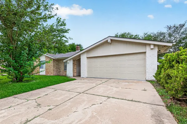 $2,200 | 10402 Permian Drive, Sugar Land, TX 77498