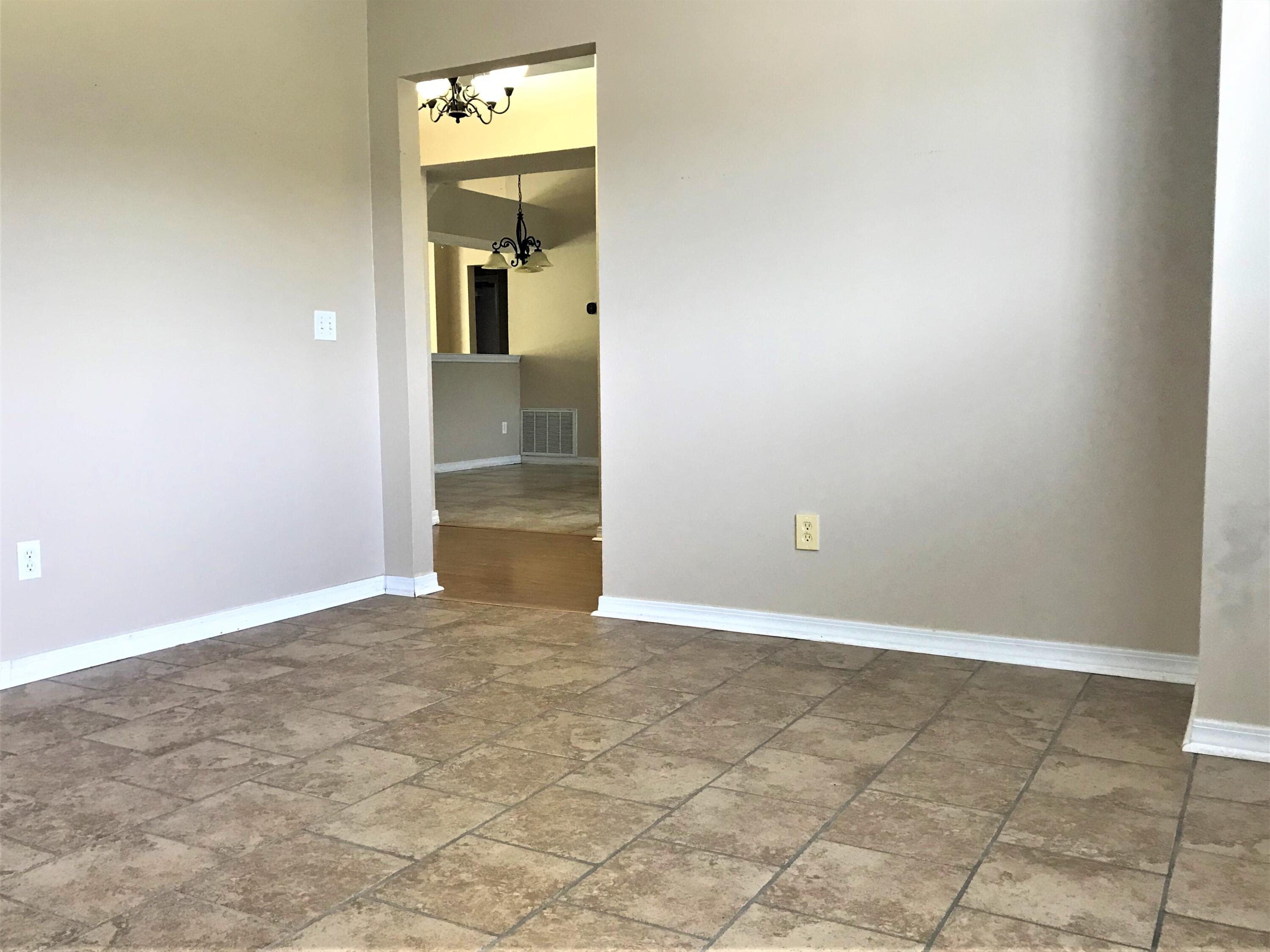 335 Egan Drive Crestview, FL 32536 - Photo 4 of 19 IMG_0807