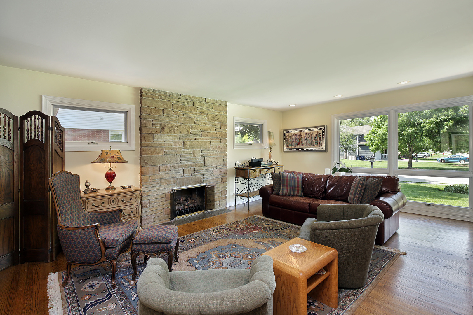 337 Warwick Road Deerfield, IL 60015 - Photo 3 of 22 Gallery Image 3