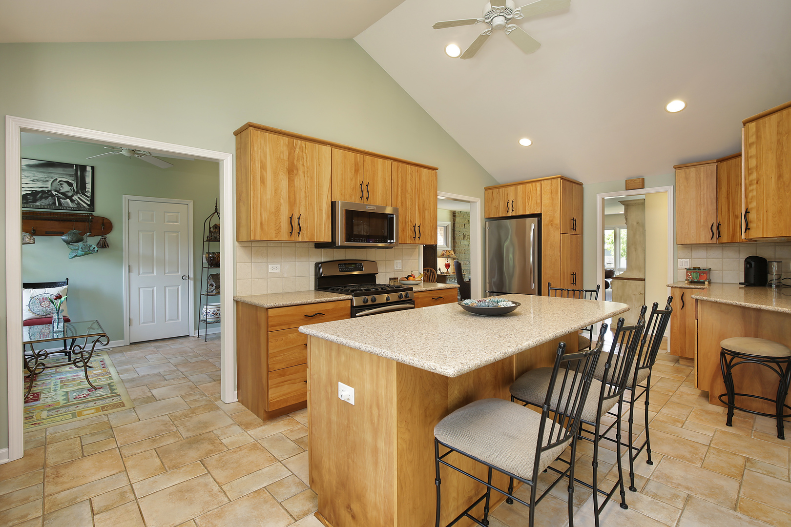 337 Warwick Road Deerfield, IL 60015 - Photo 6 of 22 Gallery Image 6
