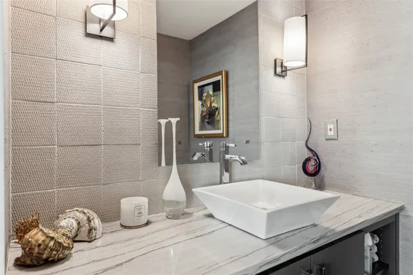 $10,000 | 3030 McKinney Avenue, Unit 2305, Dallas, TX 75204