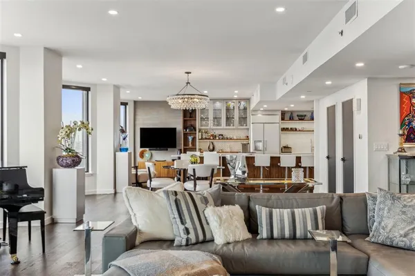 $10,000 | 3030 McKinney Avenue, Unit 2305, Dallas, TX 75204