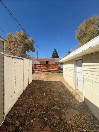 a view of a backyard of the house