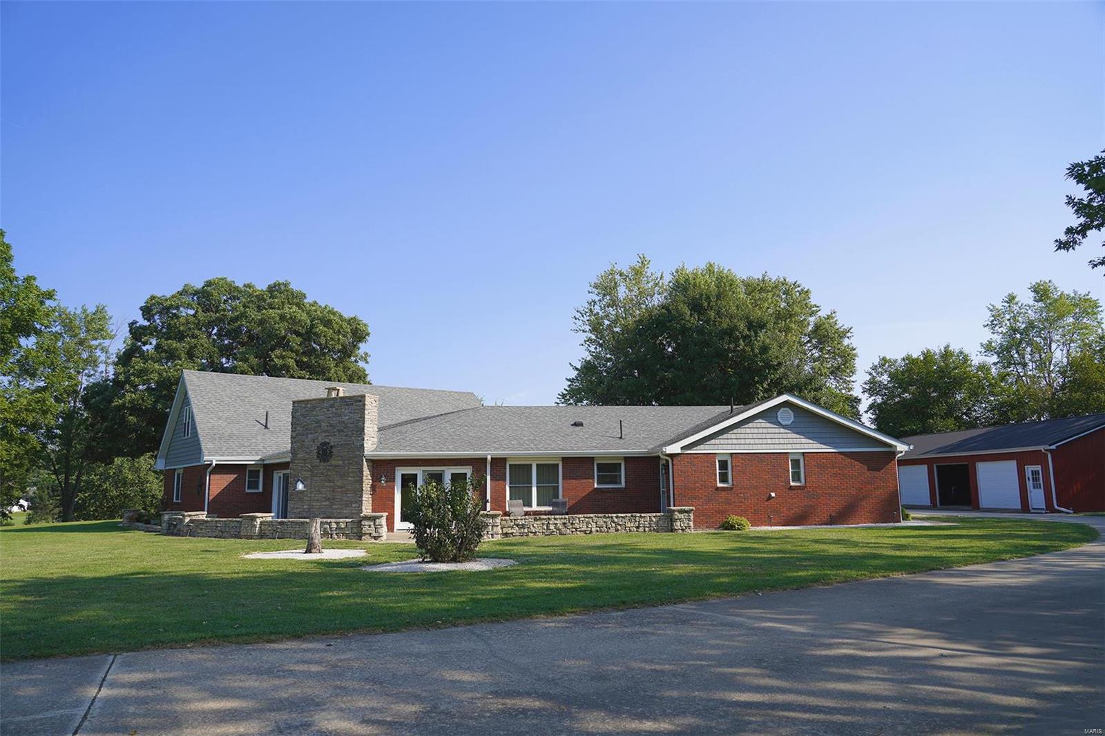 450 Oak Hill Road, Unit A Pittsfield, IL 62363 - Photo 3 of 74 Gallery Image 3