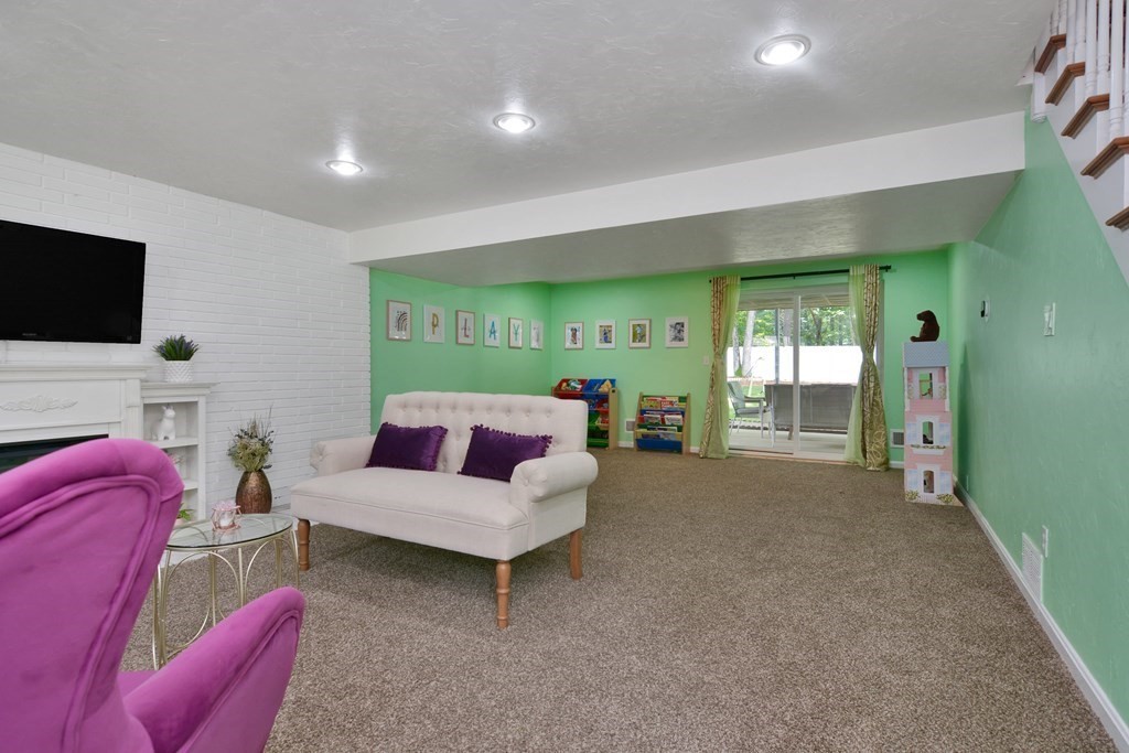 28 Ledgewood Road Framingham, MA 01701 - Photo 30 of 41 Gallery Image 30