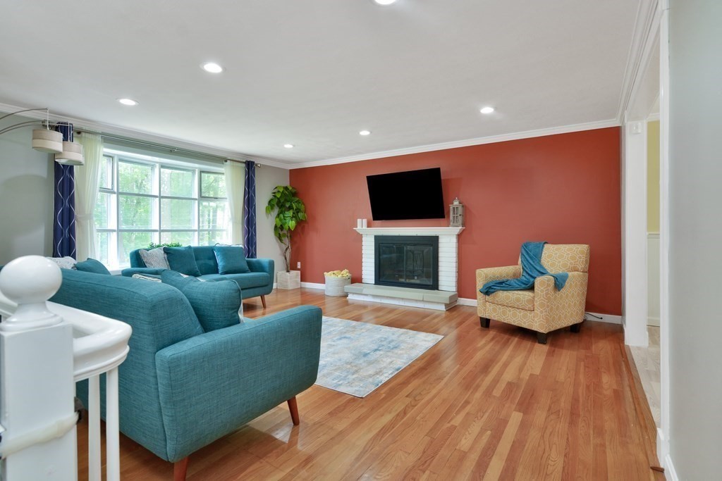 28 Ledgewood Road Framingham, MA 01701 - Photo 3 of 41 Gallery Image 3