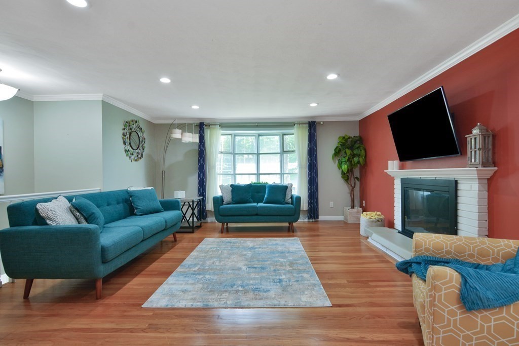 28 Ledgewood Road Framingham, MA 01701 - Photo 4 of 41 Gallery Image 4