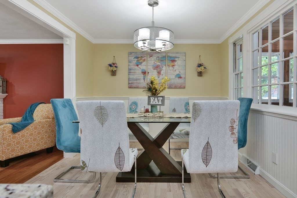 28 Ledgewood Road Framingham, MA 01701 - Photo 5 of 41 Gallery Image 5