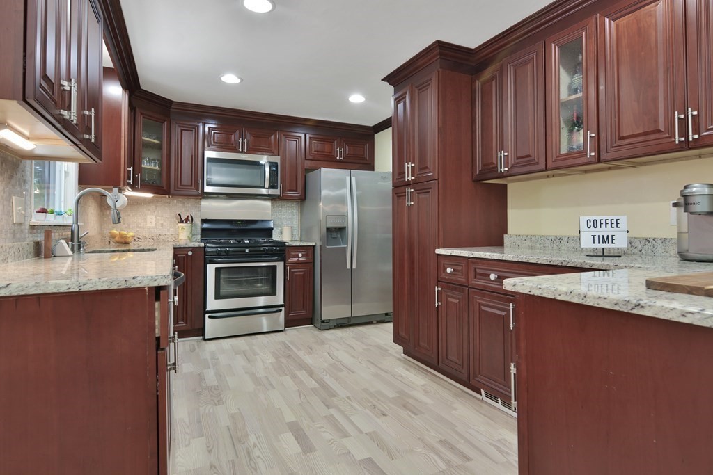 28 Ledgewood Road Framingham, MA 01701 - Photo 8 of 41 Gallery Image 8