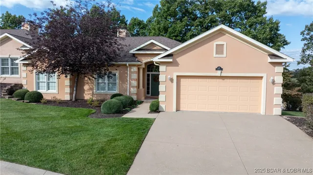 $485,000 | 37 Via Da Contro, Sunrise Beach, MO 65079