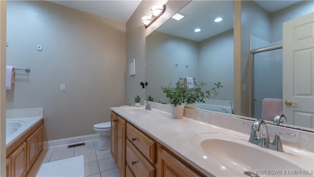 $485,000 | 37 Via Da Contro, Sunrise Beach, MO 65079