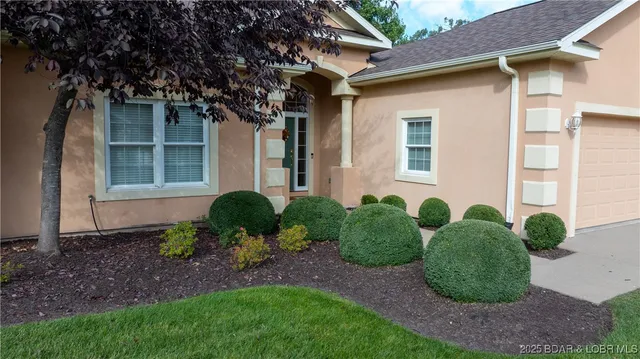 $485,000 | 37 Via Da Contro, Sunrise Beach, MO 65079