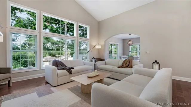 $485,000 | 37 Via Da Contro, Sunrise Beach, MO 65079