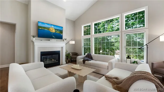 $485,000 | 37 Via Da Contro, Sunrise Beach, MO 65079