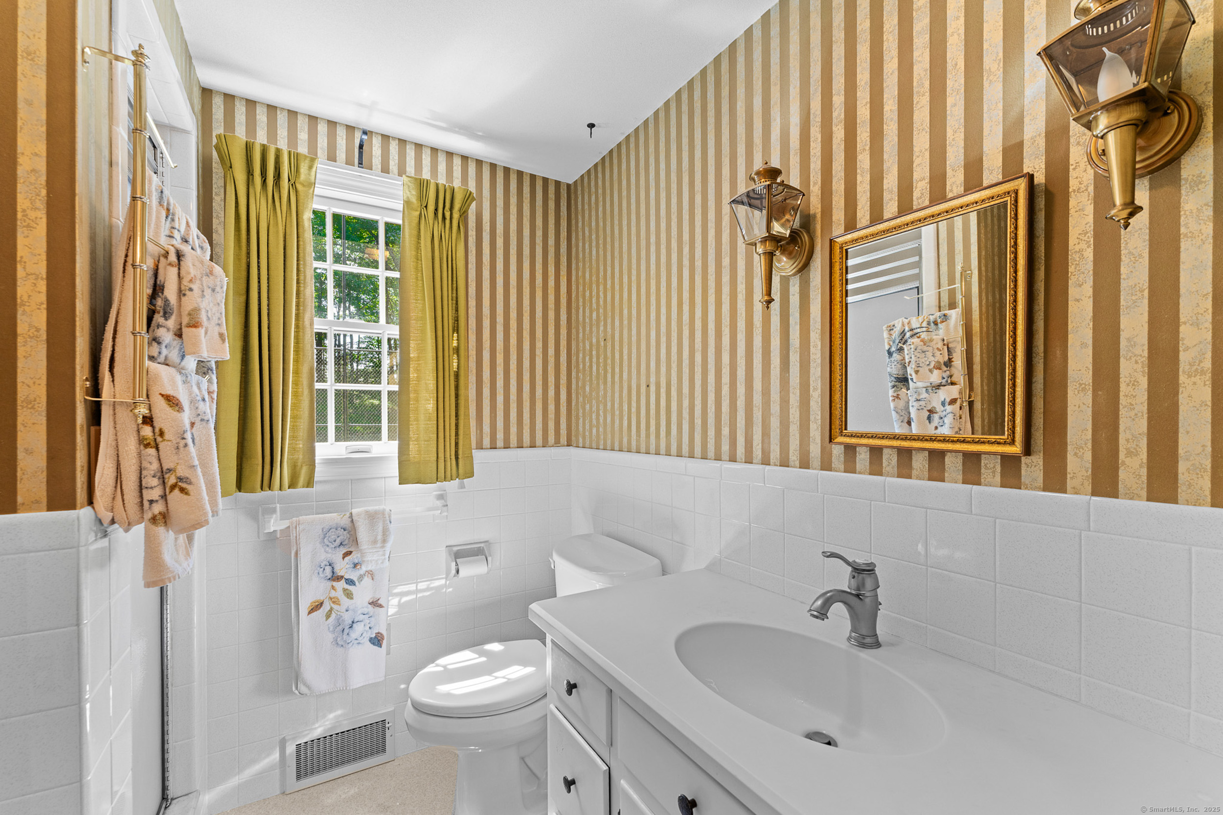 43 Jamestown Road Somers, CT 06071 - Photo 15 of 42