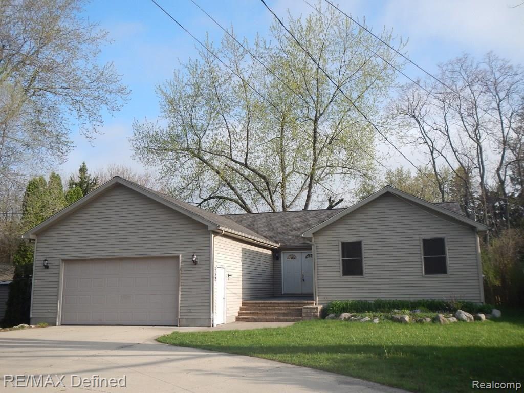 750 Heights Road Lake Orion, MI 48362 - Photo 1 of 27 Main Shot