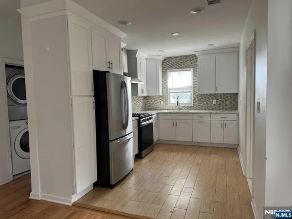 $2,800 | 143 West 2nd Street, Unit 2, Clifton, NJ 07011