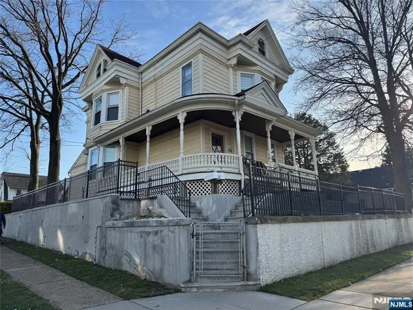 $2,800 | 143 West 2nd Street, Unit 2, Clifton, NJ 07011