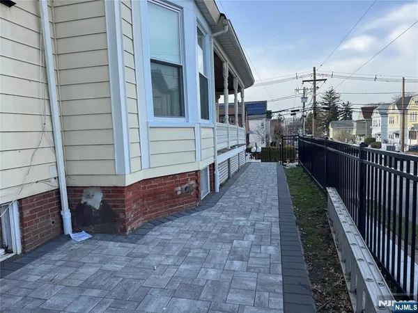 $2,800 | 143 West 2nd Street, Unit 2, Clifton, NJ 07011