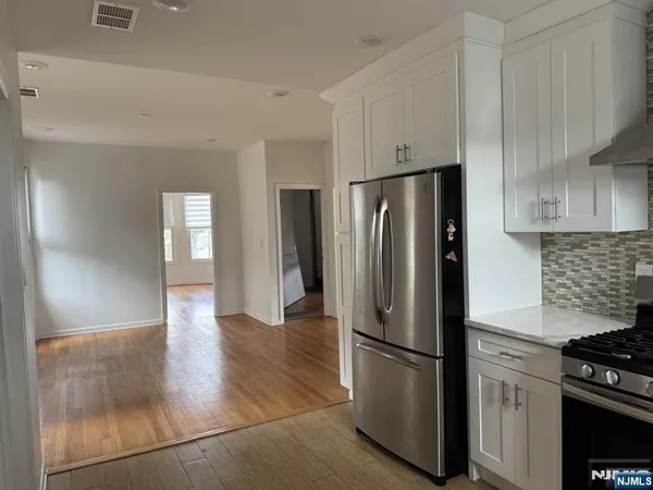 $2,800 | 143 West 2nd Street, Unit 2, Clifton, NJ 07011