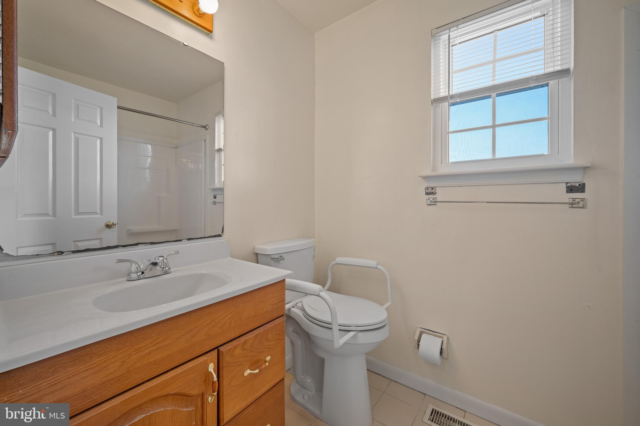 1 Hickory Circle Sewell, NJ 08080 - Photo 23 of 27 Full Hall Bath