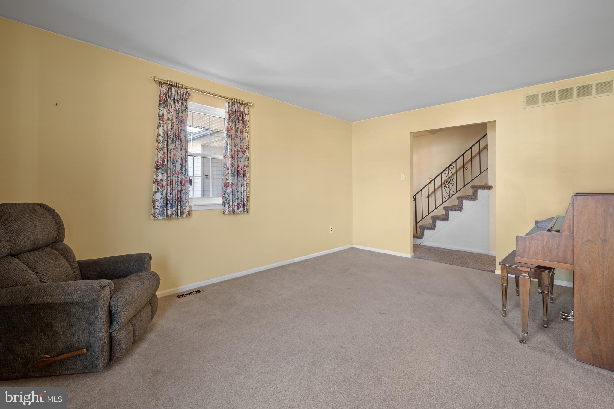 1 Hickory Circle Sewell, NJ 08080 - Photo 6 of 27 Living Room