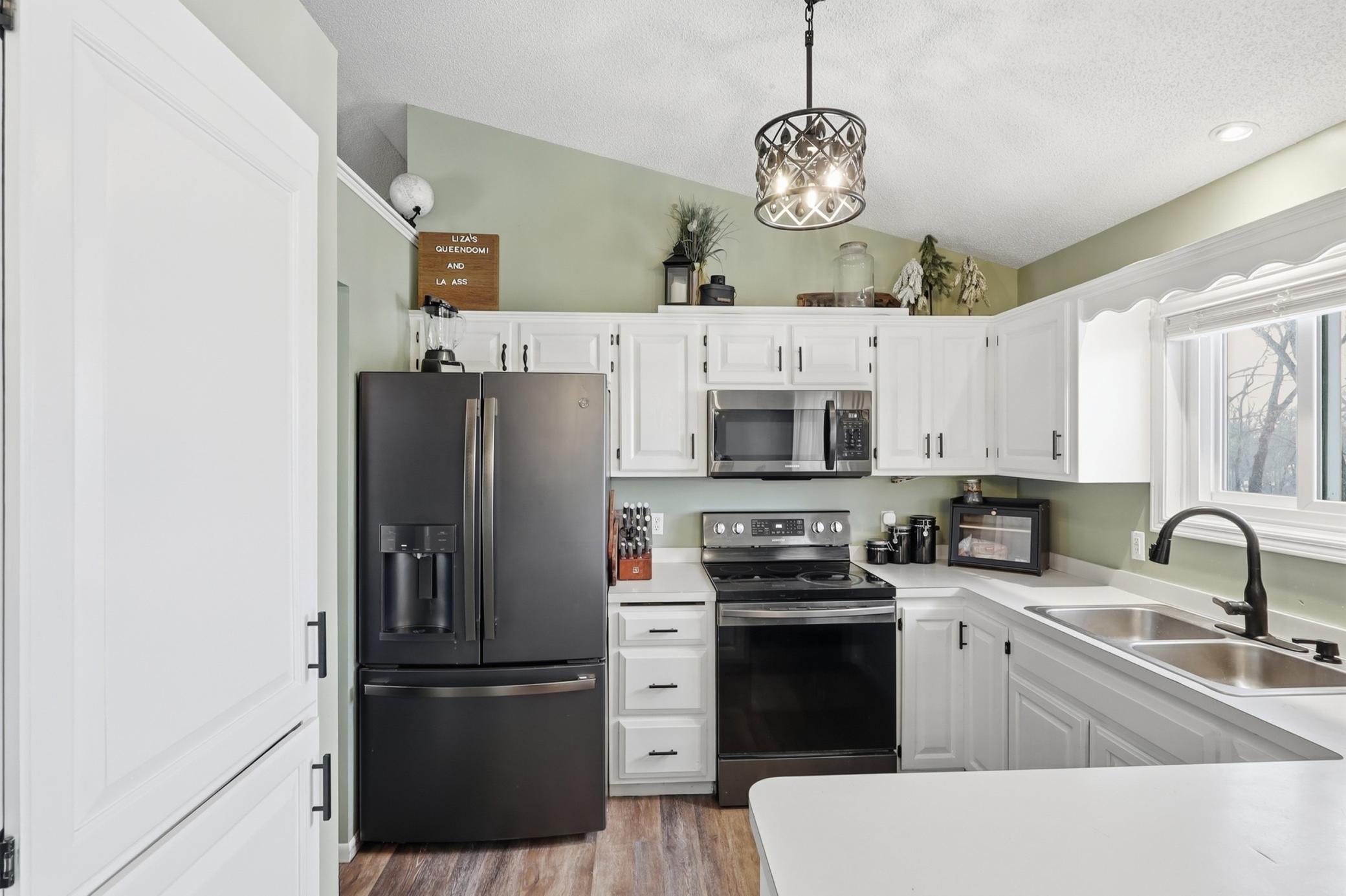 17194 Toronto Avenue Southeast Prior Lake, MN 55372 - Photo 8 of 38