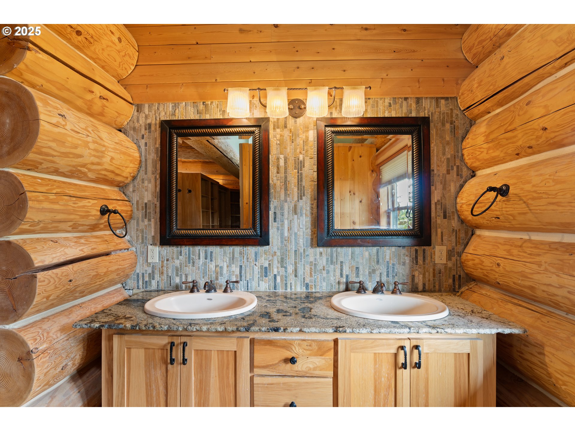 39582 Little Fall Creek Road Fall Creek, OR 97438 - Photo 23 of 44 Owner's Suite Bathroom