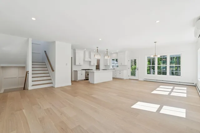 $949,000 | 8 Statler Lane, Freeport, ME 04032