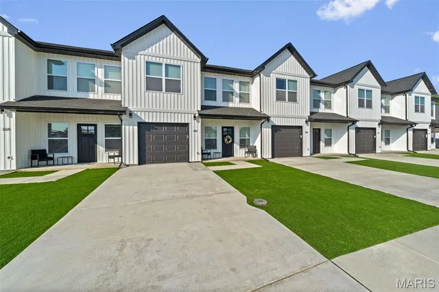 $330,000 | 101 Stacey Place, Unit A, Jonesburg, MO 63351
