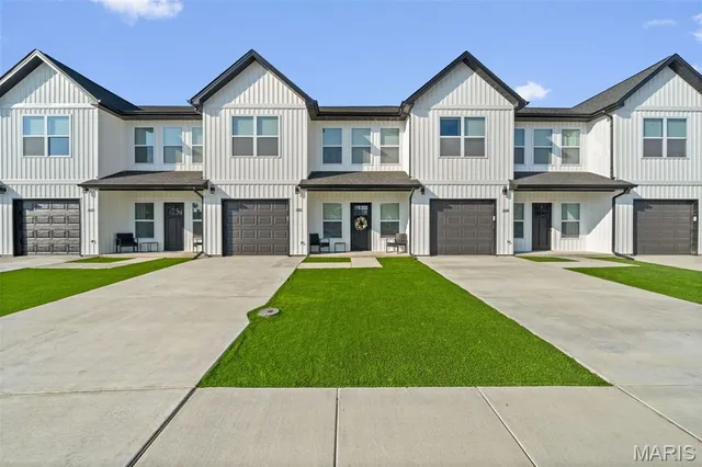 $330,000 | 101 Stacey Place, Unit A, Jonesburg, MO 63351